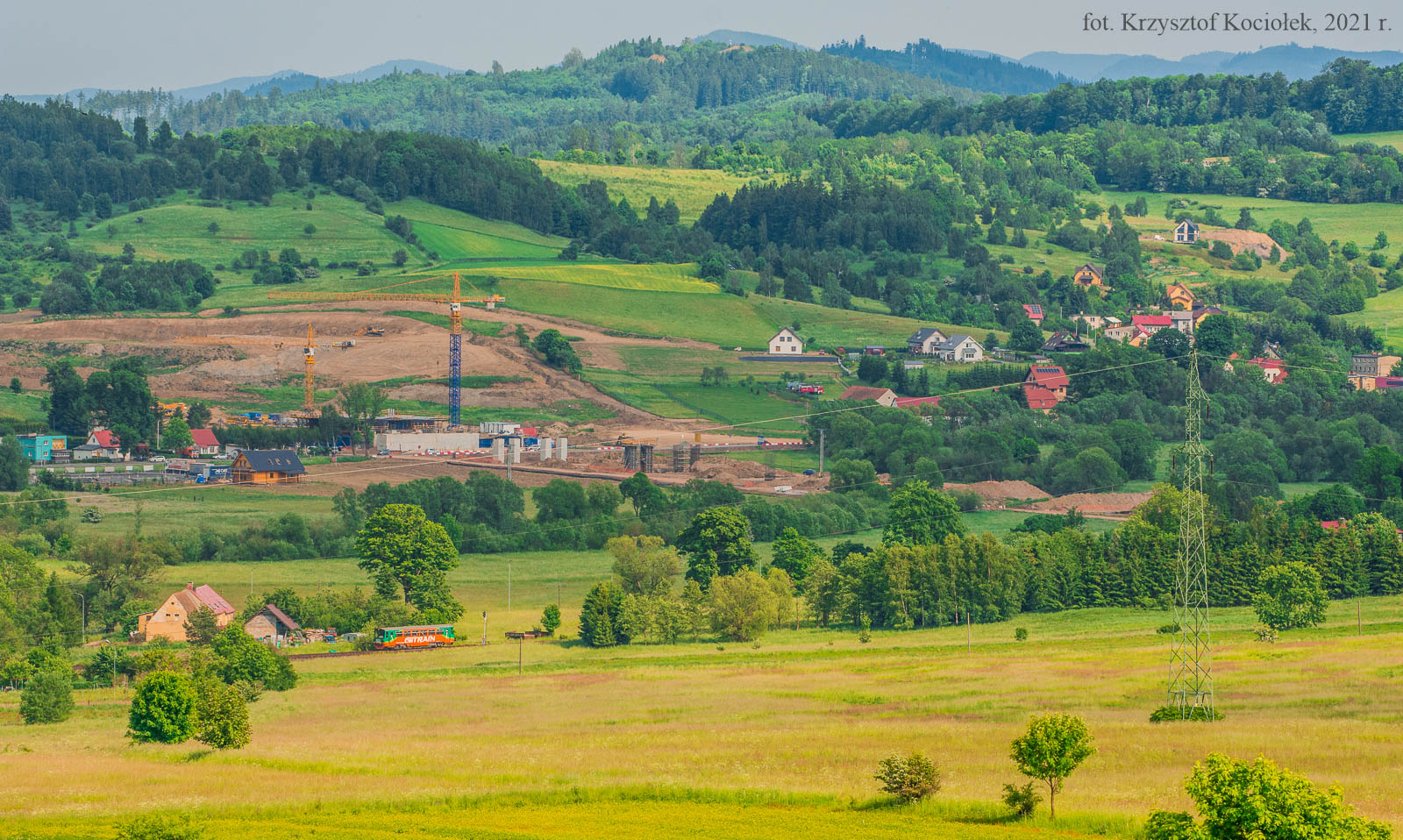 Motoraczek na tle Gór Kamiennych