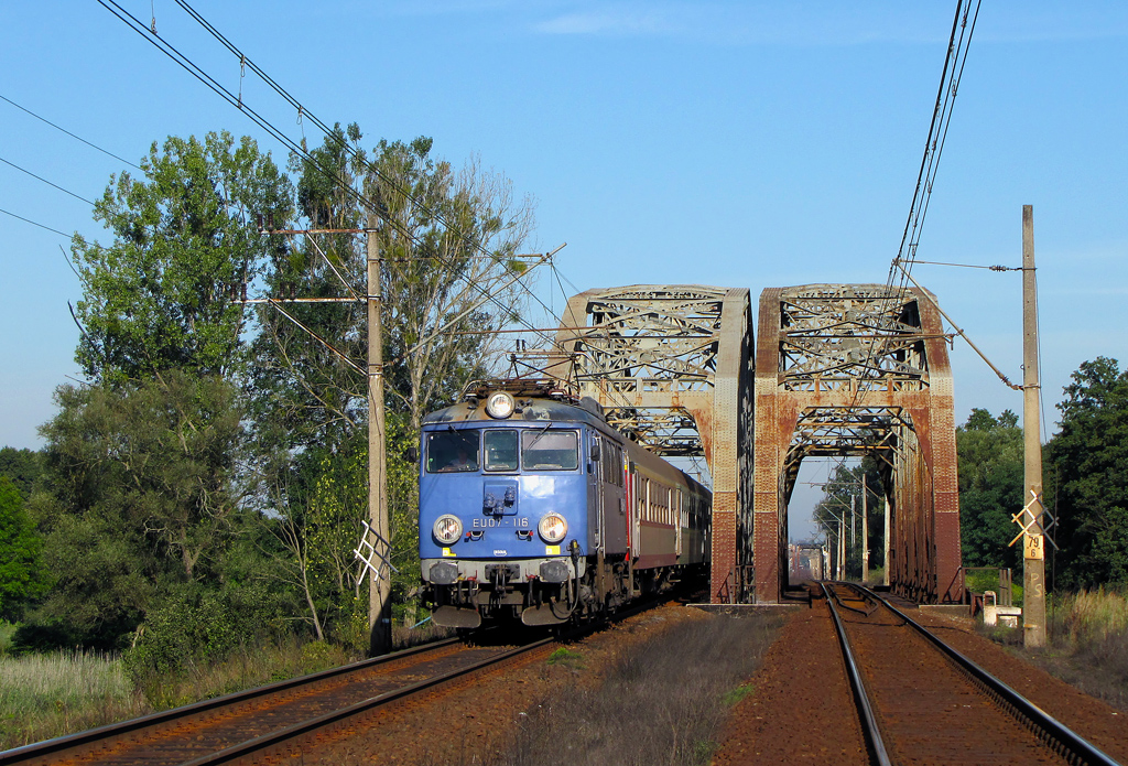 EU07-116 nad Notecią