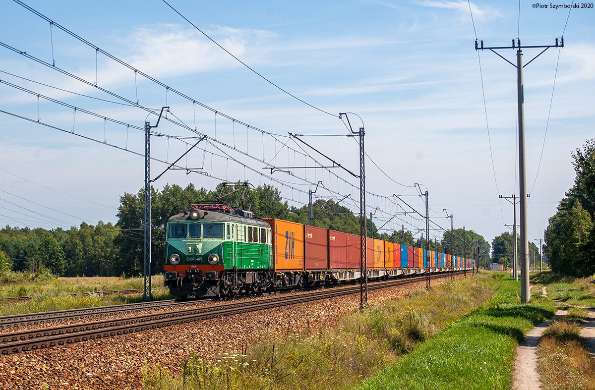 trapez z kontenerami