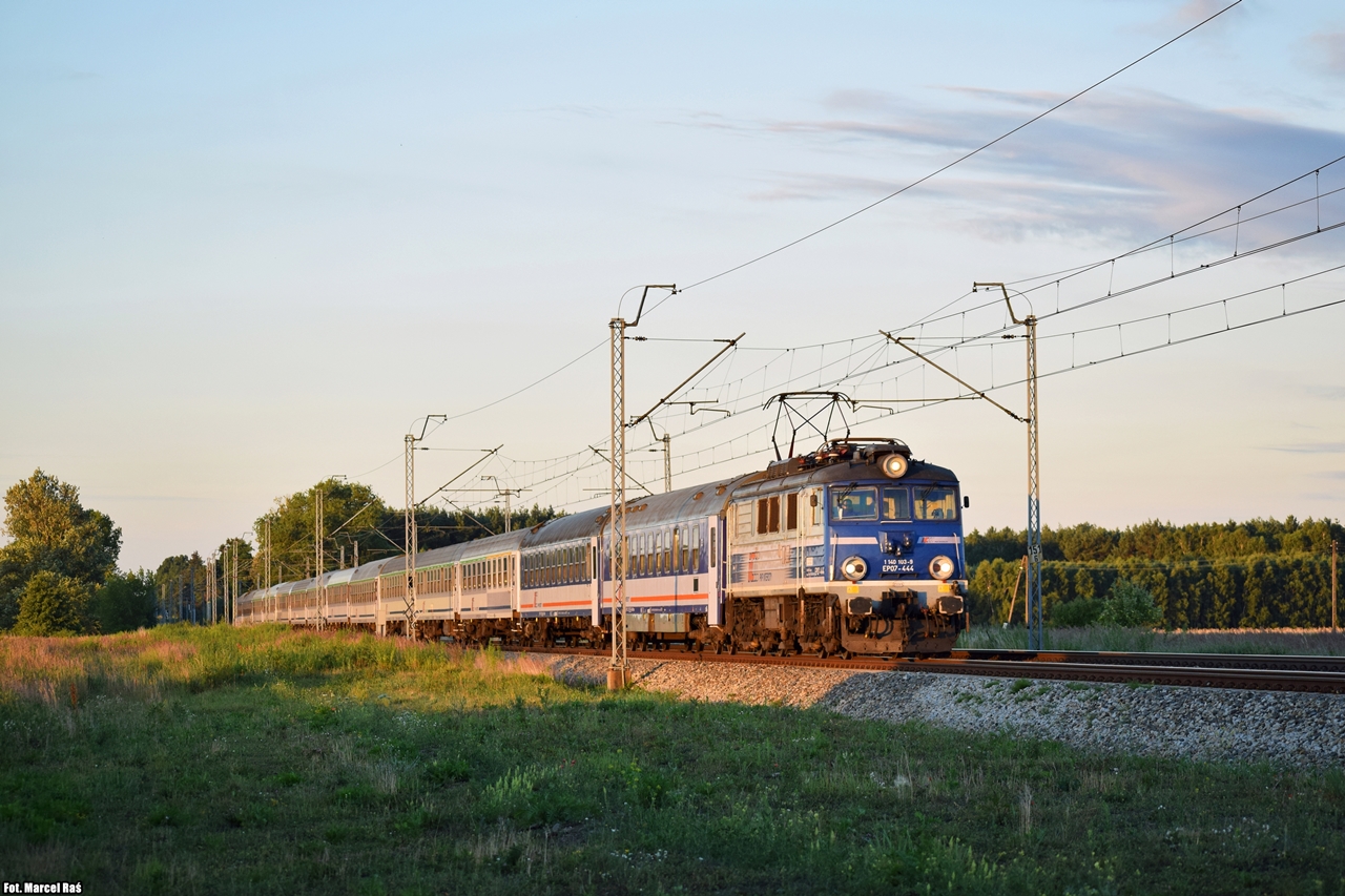 Karpaty o wschodzie słońca