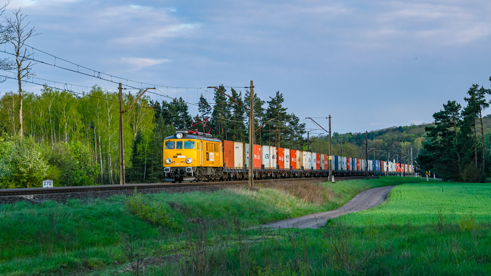 Złota EU07 na Węglówce