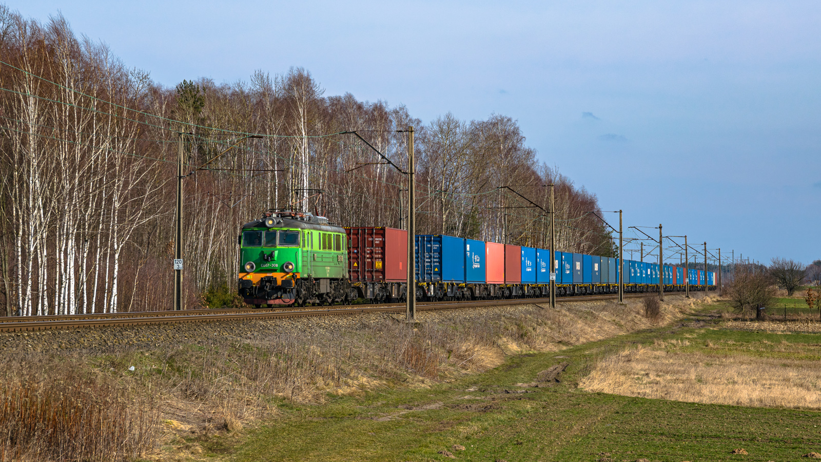 Zielona EU07 na S-Ł