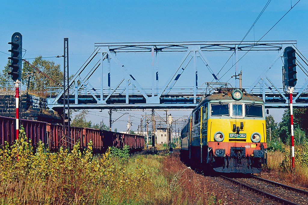 EP07-362 jednotorem z W-wy Pragi na Wschodnią
