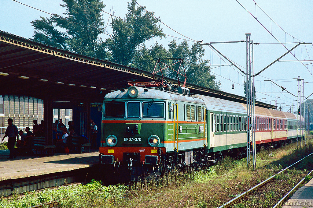 EP07 w pomarańczowe paski