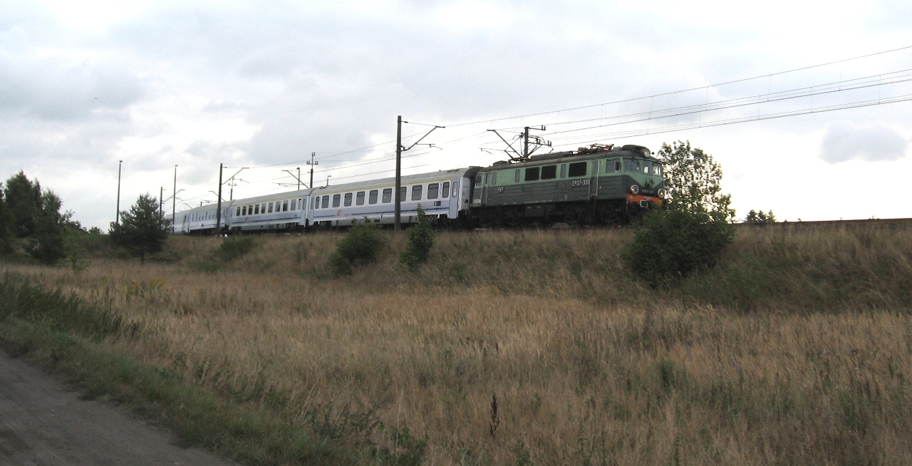 Pociąg Intercity Asnyk z Warszawy Wschodniej...