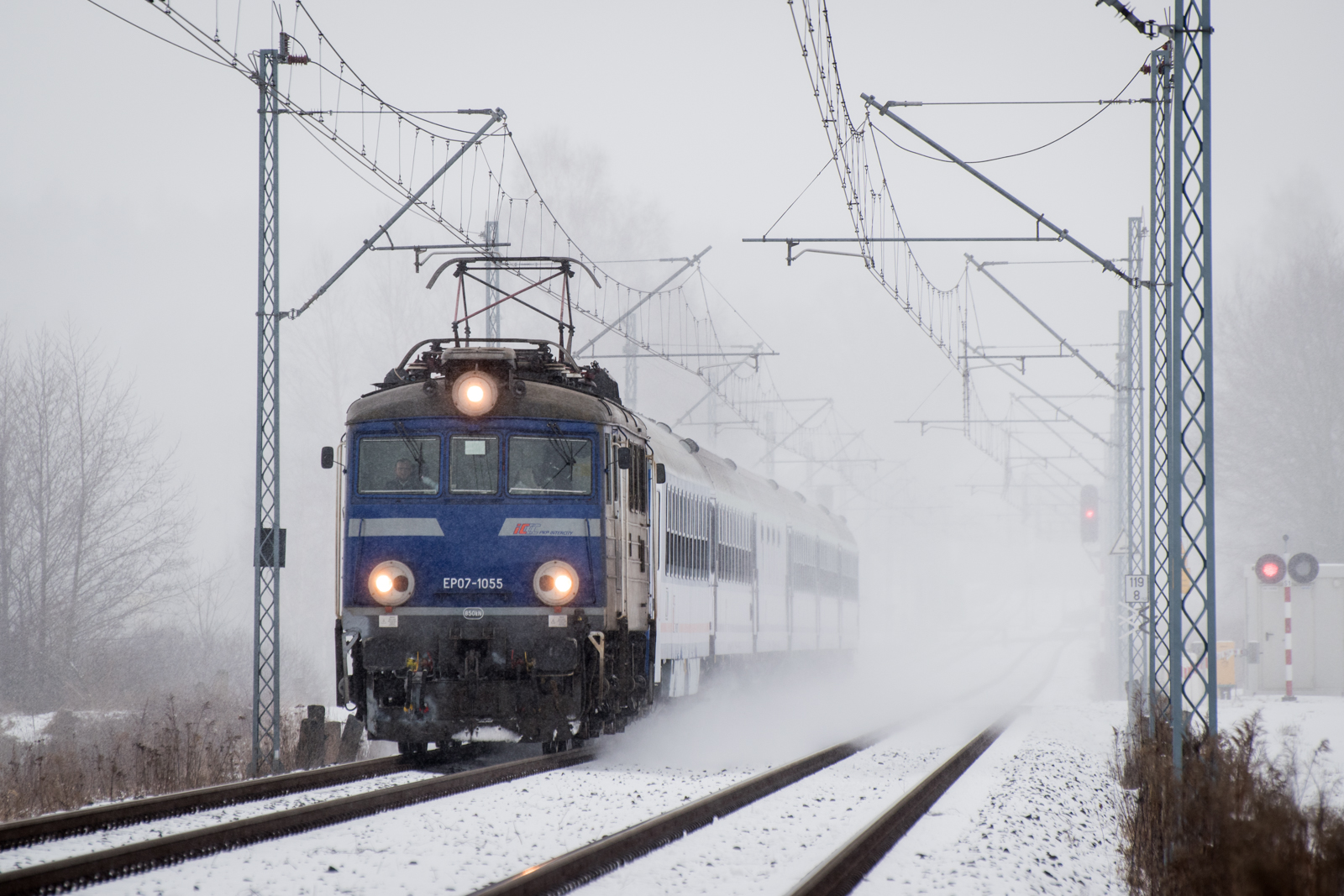 TLK Orzeszkowa w śnieżycy