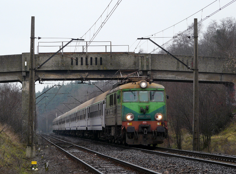 EU07-303