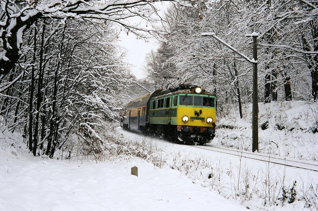 EU07-203 w zimowej scenerii..