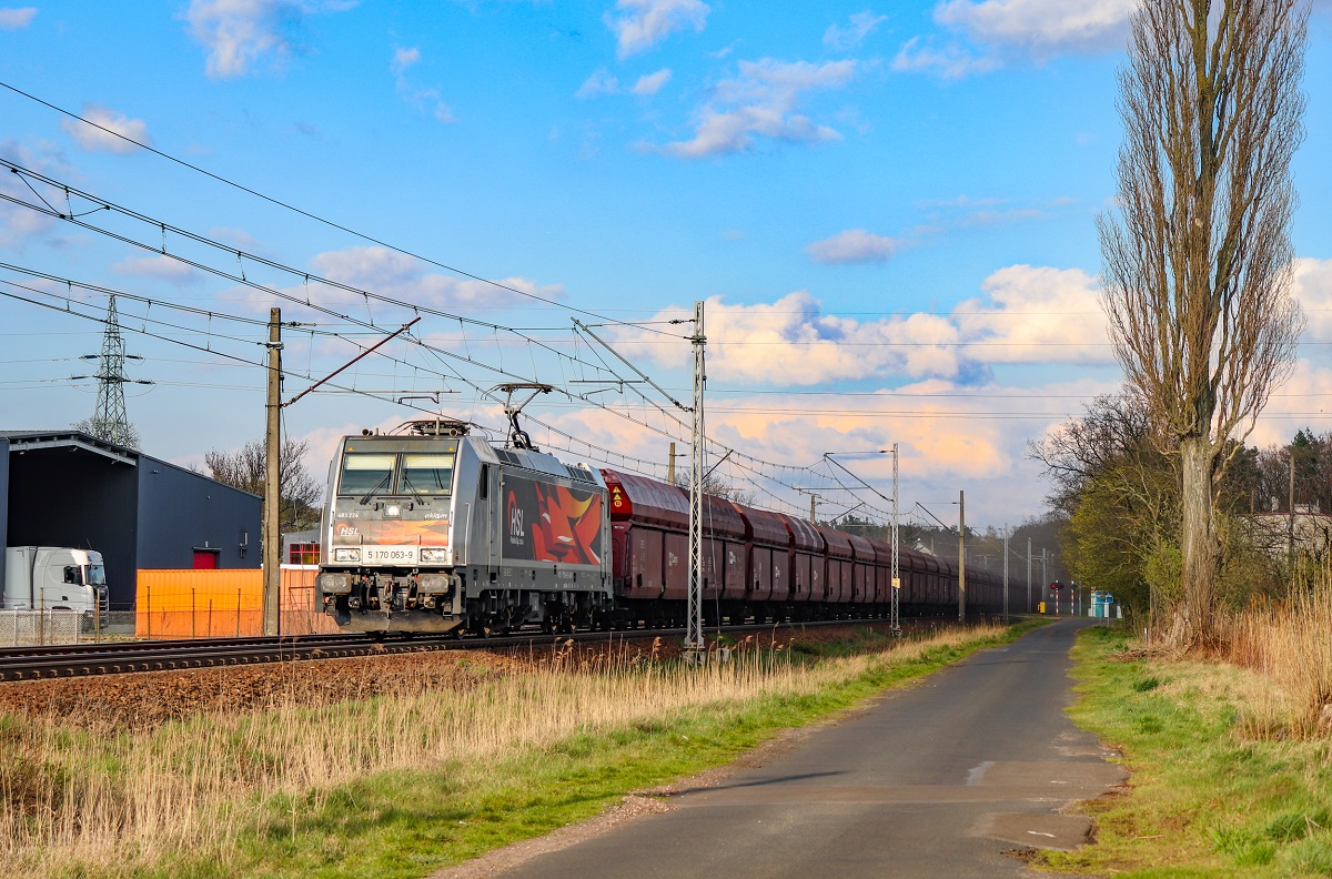 Pędzi aż się kurzy