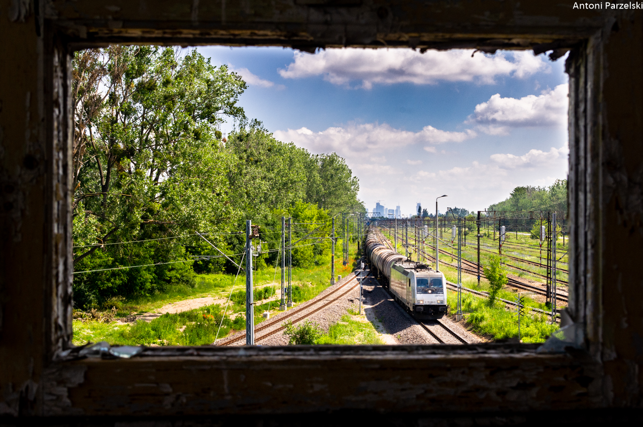 Okno PSKP na Warszawę