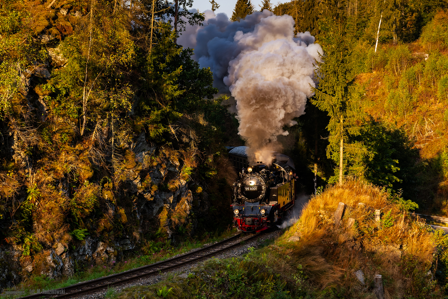 ... a parowóz kopcić!