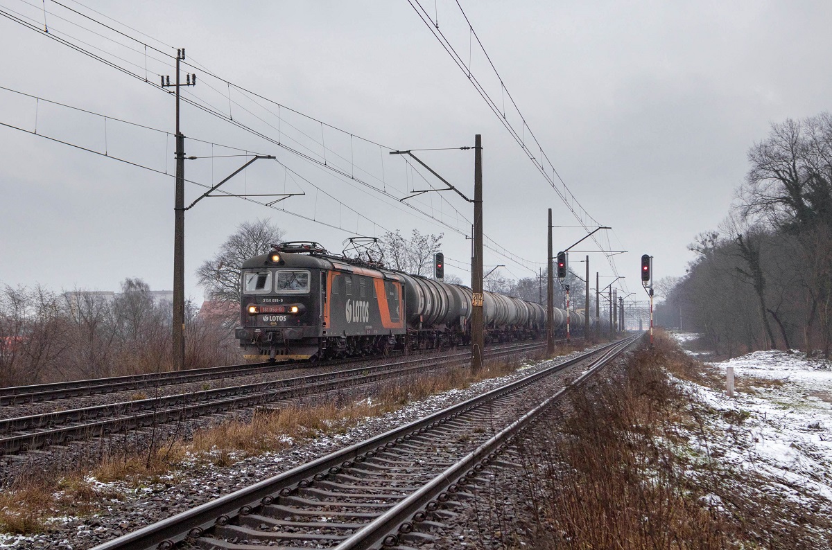 Trzy tory, dwie linie