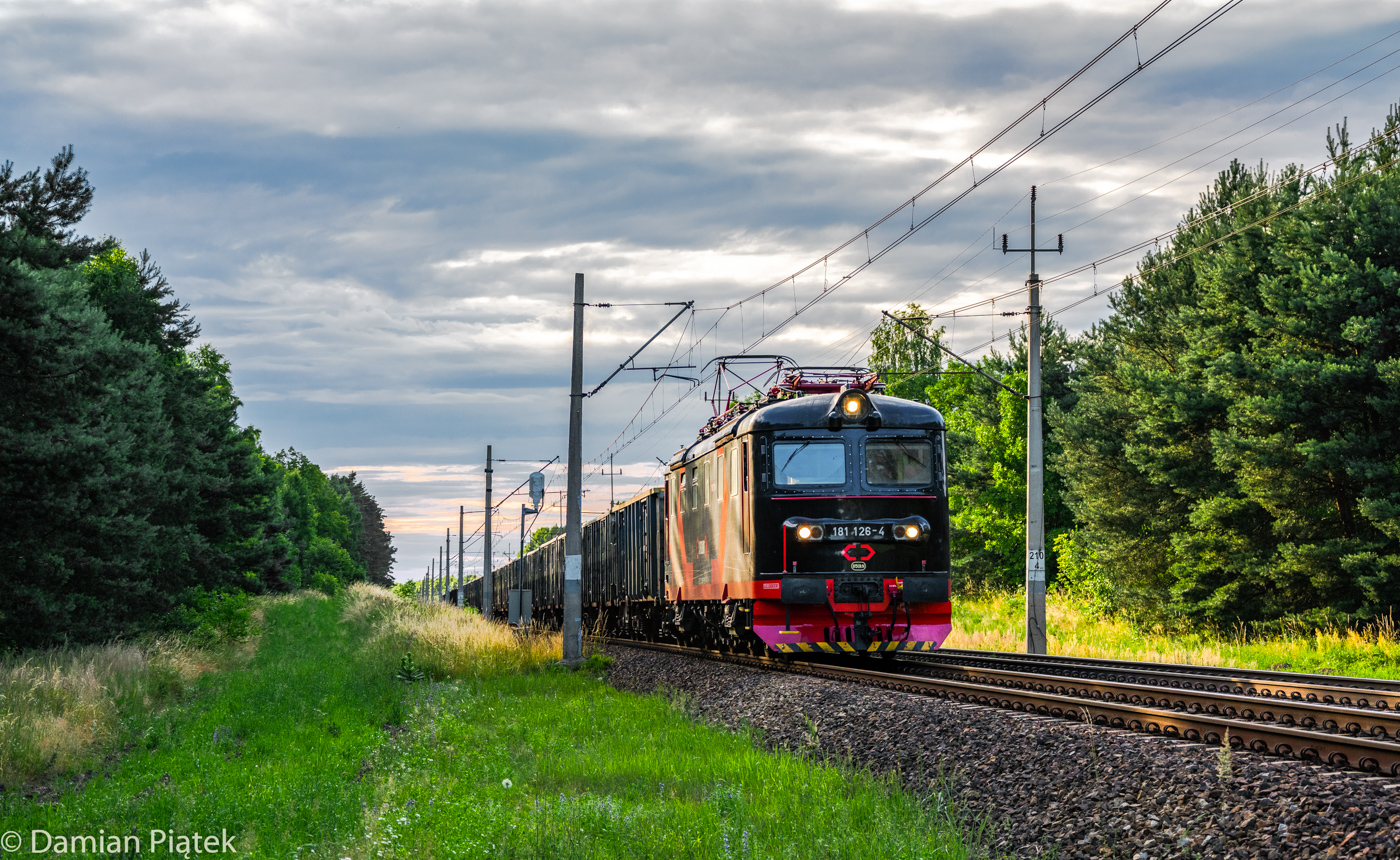 181 126-4 z węglarkami pod Gądkowem