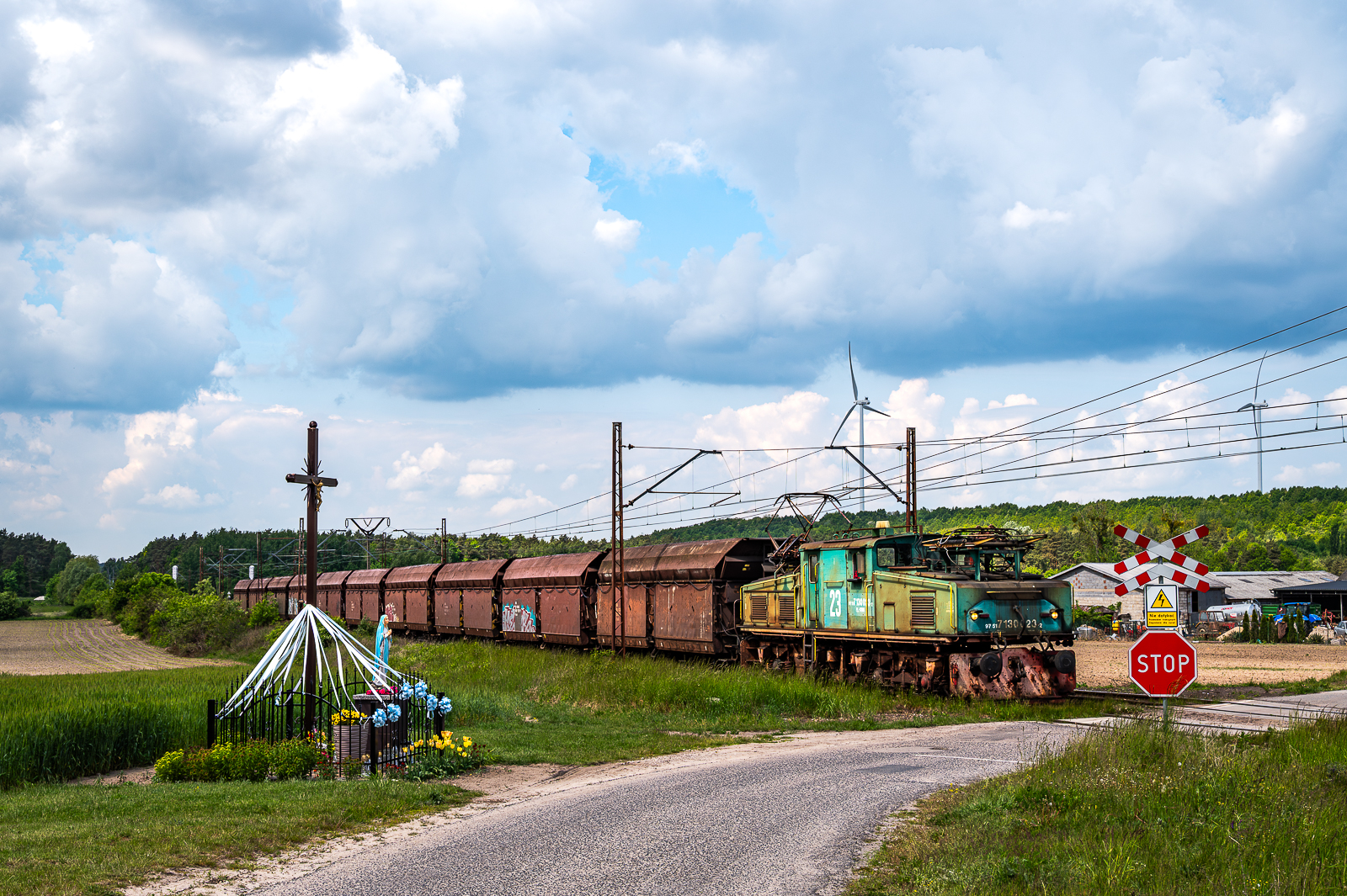 Krokodyl przy kapliczce