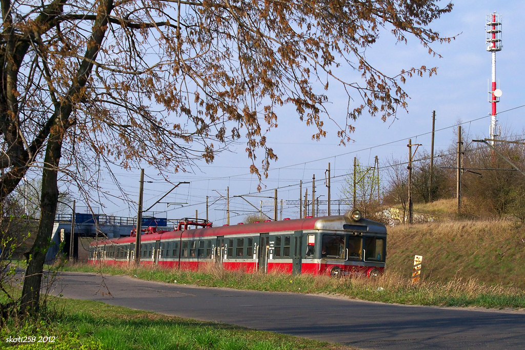 Kibel w trawie... :)