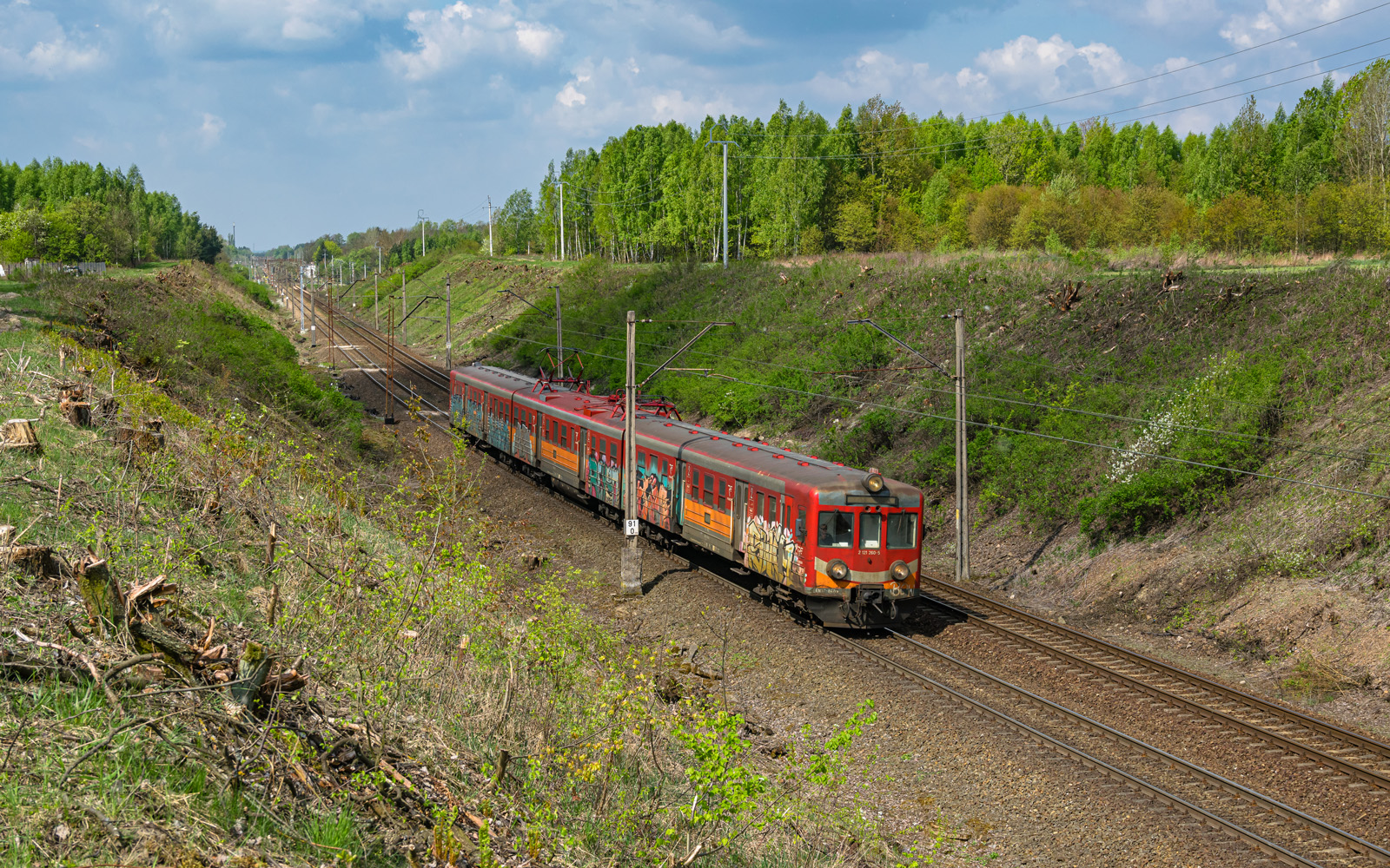 EN57 w miejscu ze smutną historią