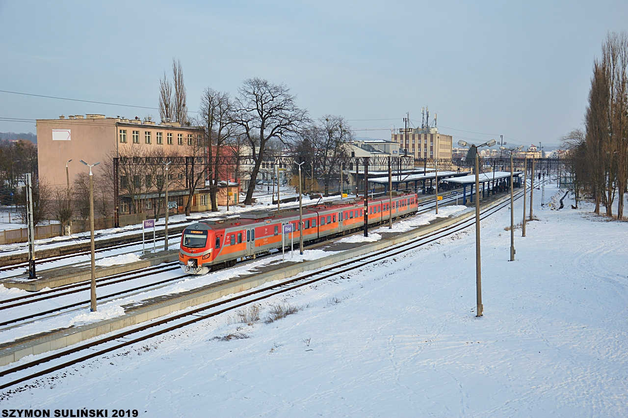 Jednostka EN57ALd-2222 na stacji Elbląg