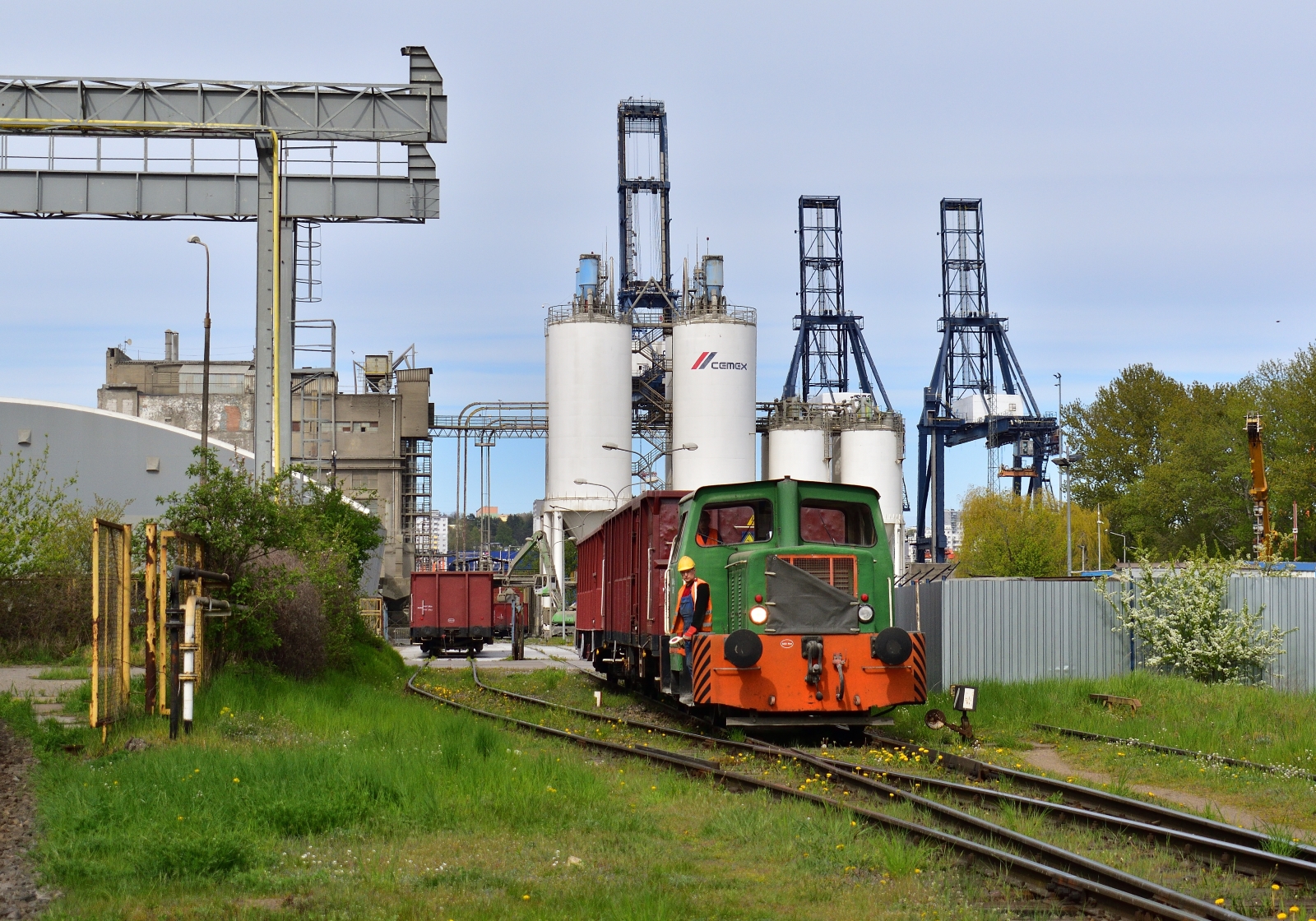 Między terminalem a stocznią