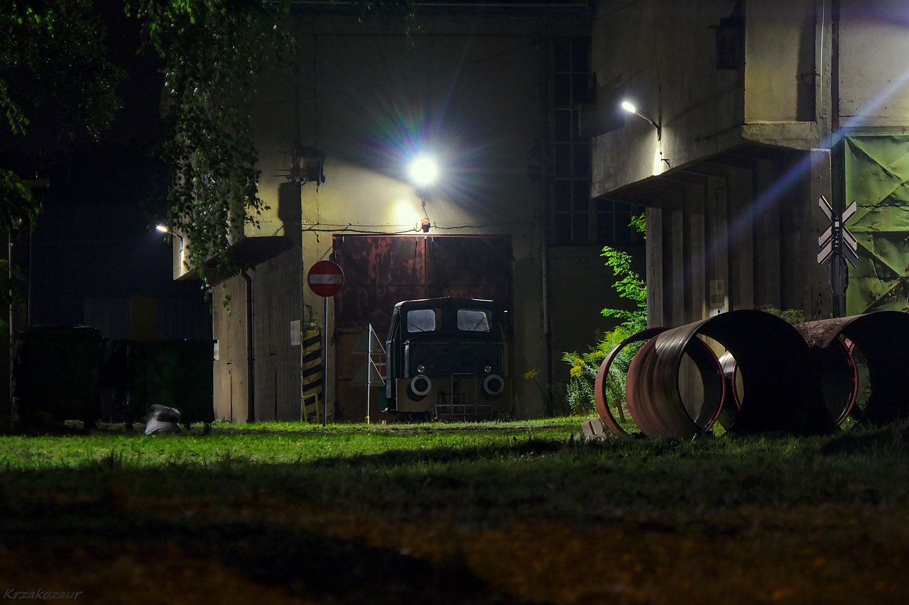 Pozuję w środku nocy