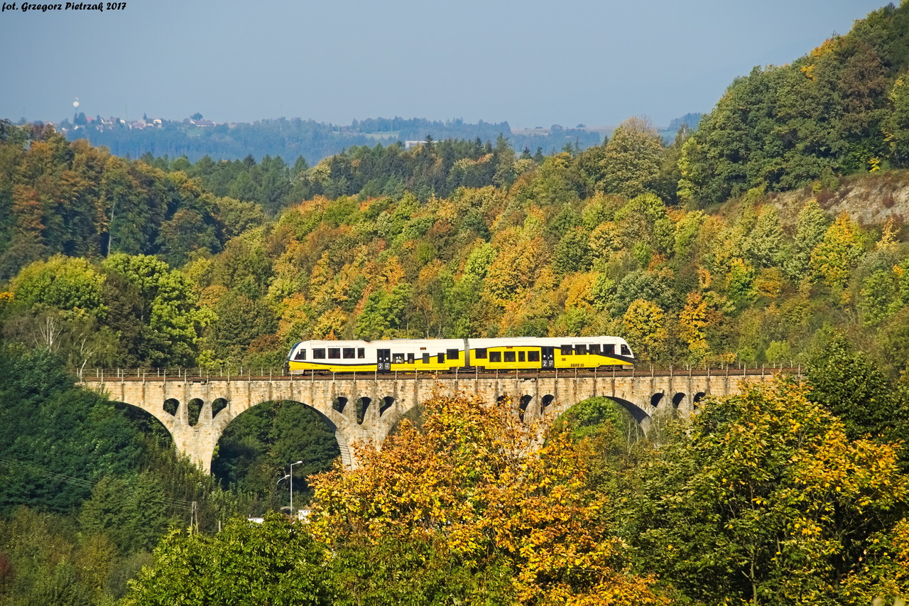 "SZCZELINIEC w kotlinie"