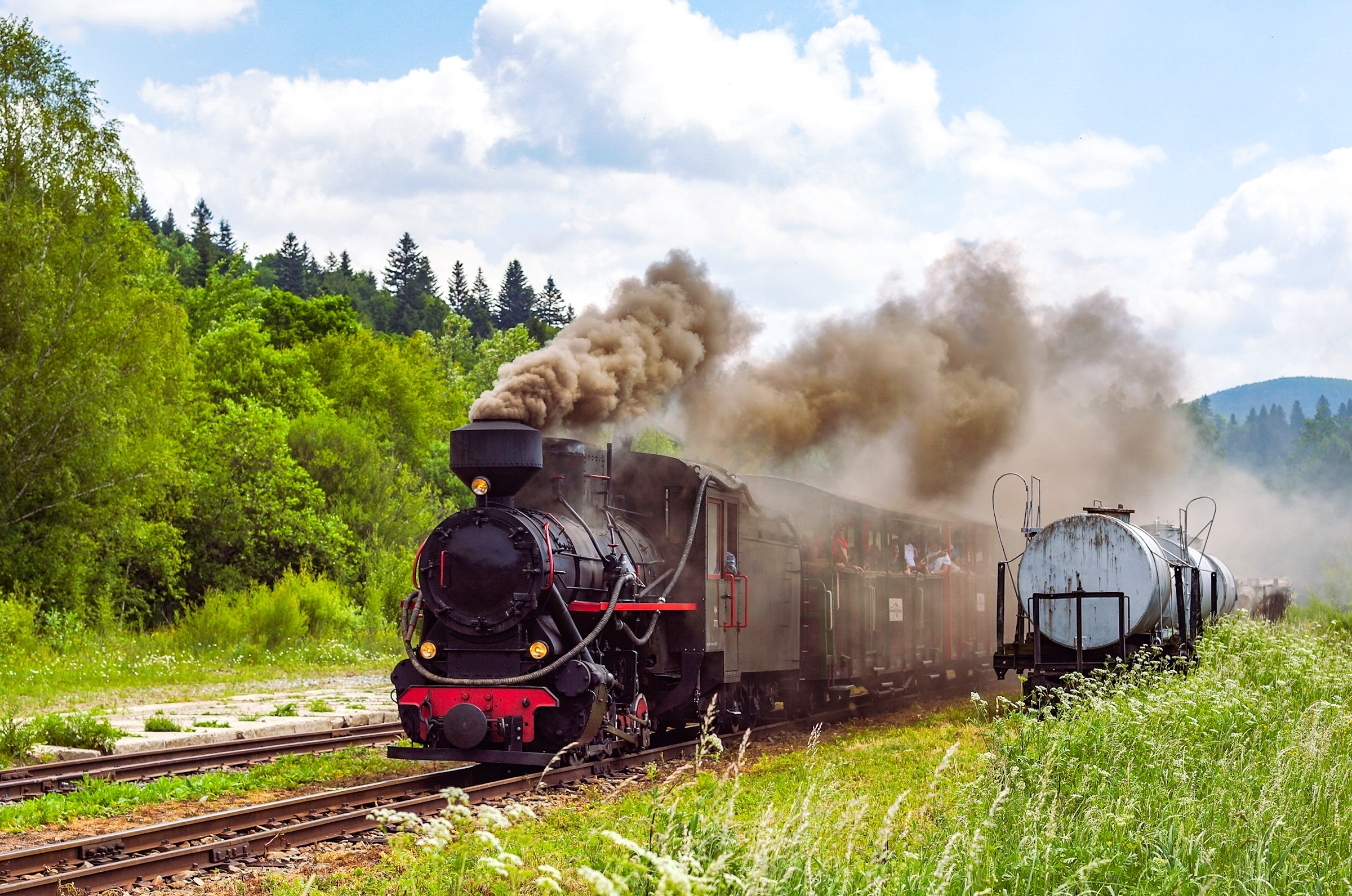 Na uroczej stacyjce w Żubraczem