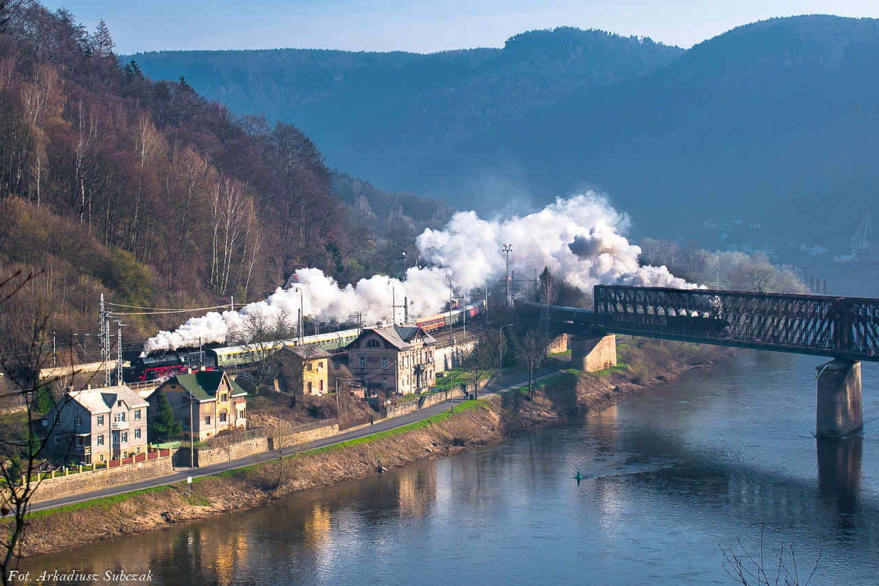 Parowozami po obu stronach Łaby
