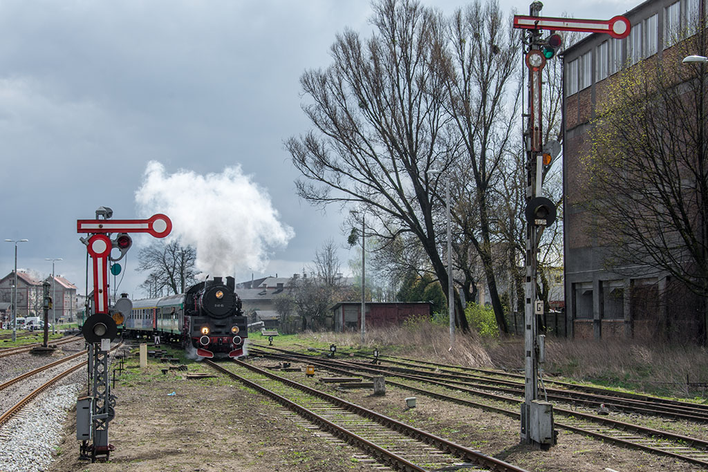 Oczko mu się odlepiło. Temu karzełku.