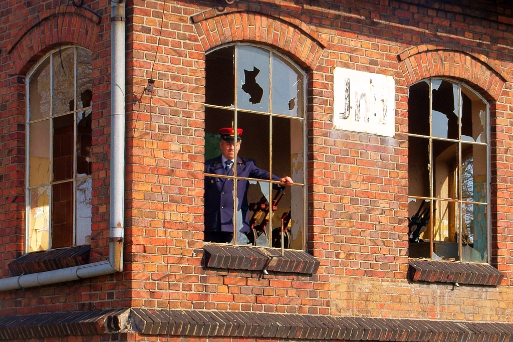 Ostatkami sił trwając na służbie...