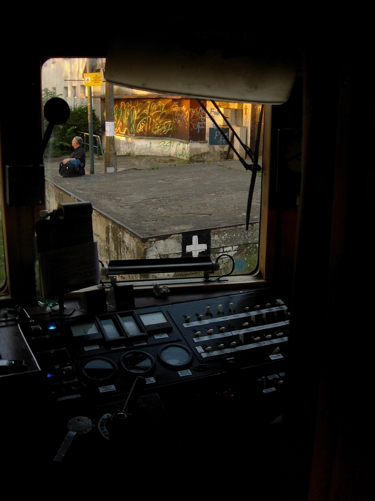 Wypatruję zielonego,a pasażer pociągu...