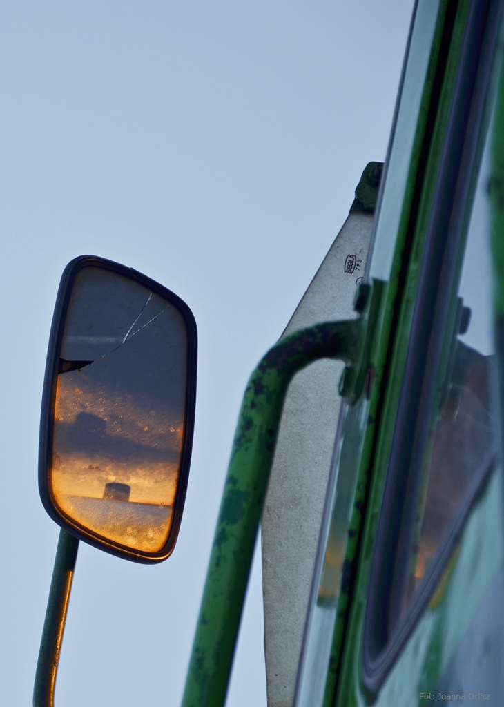 Lusterko czasami się przydaje...