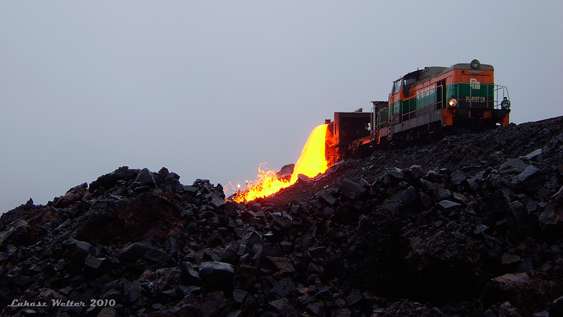 SM42-2012 na hałdzie żużlu na terenie Huty Miedzi Legnica