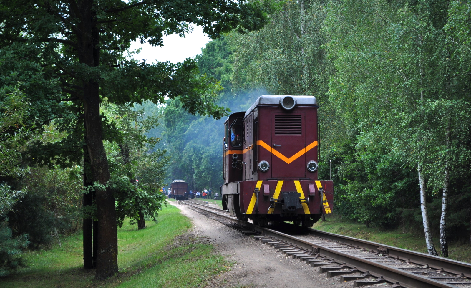 Turyści za nastawnikiem