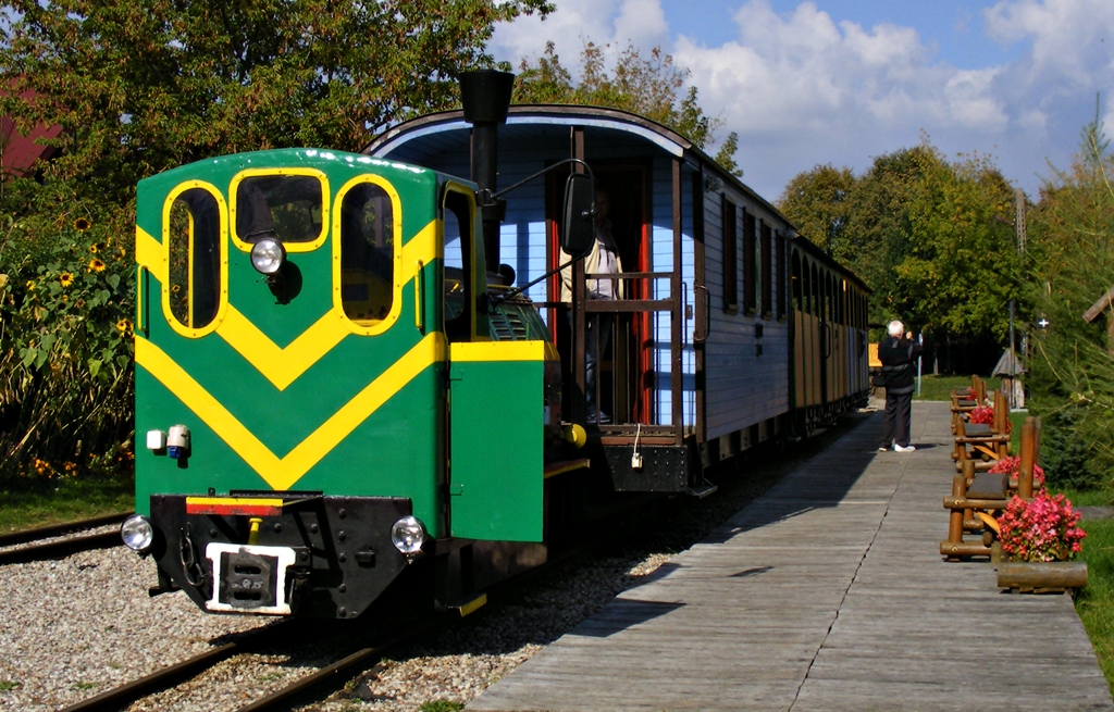 Pociąg Wigierskiej Kolei Wąskotorowej...