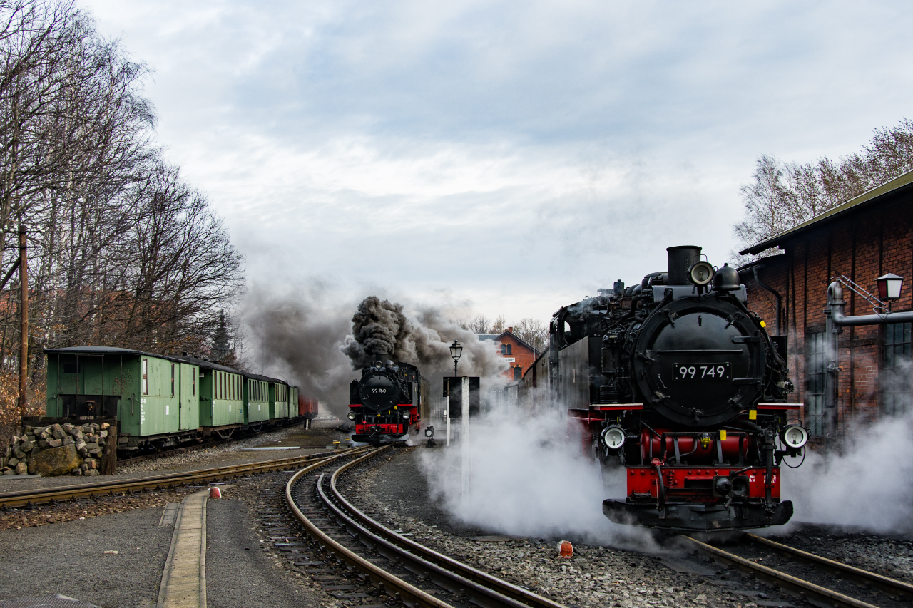 Równoległy start 99 749 i 99 760.