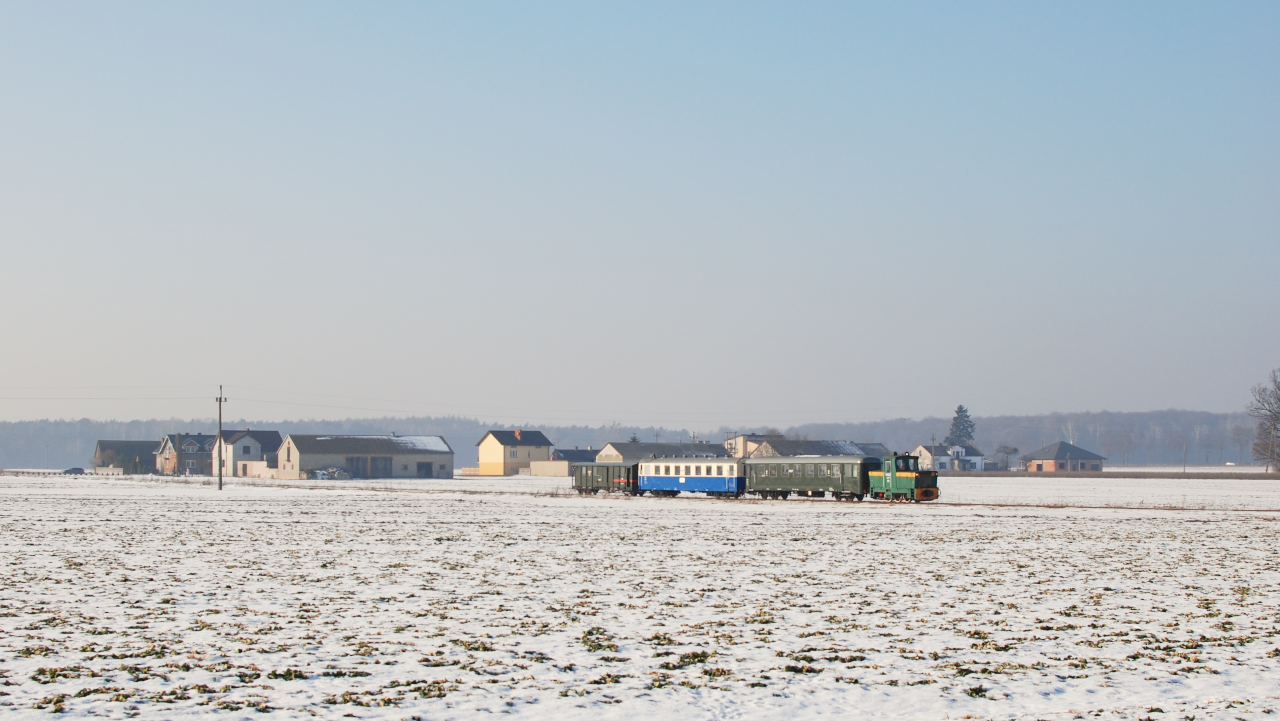 Zimowy pociąg na rogowskiej