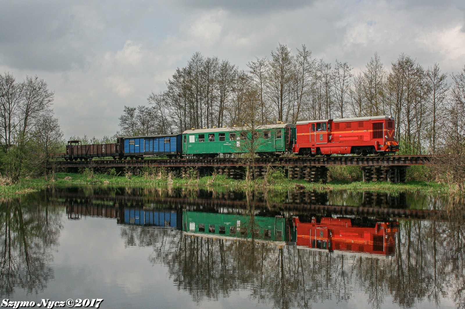 Wąskim torem przez Ponidzie