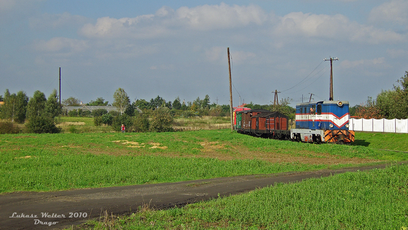 Przy semaforze wjazdowym do stacji Opatówek Wąskotorowy