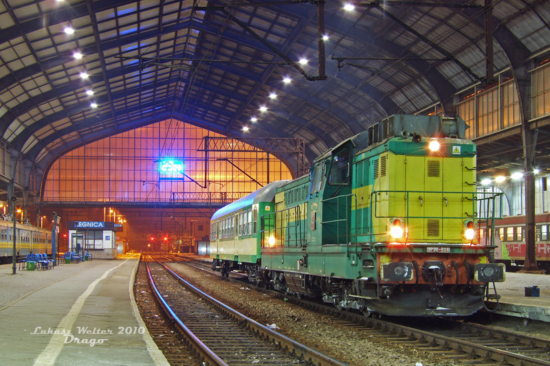 SP32-209 na nocnej zmianie