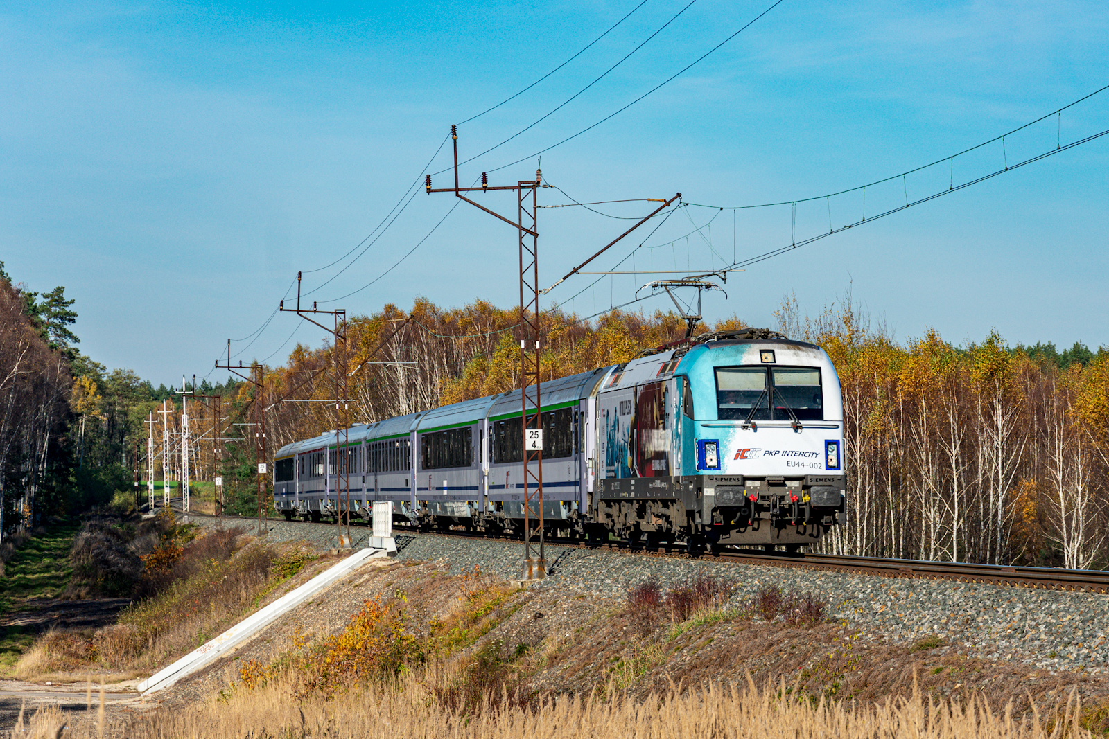Wawel na tle złotej jesieni