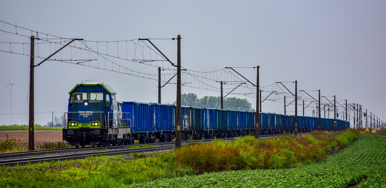 SM42-1298 z węglarkami na Magistrali Węglowej.