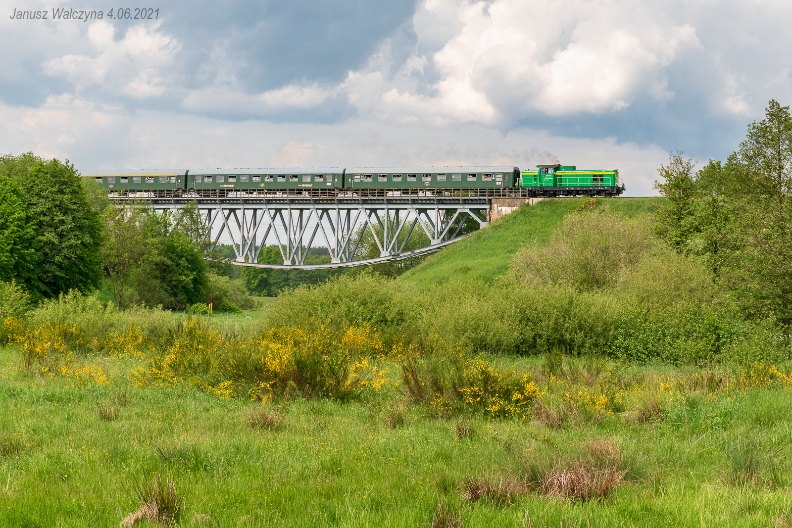 SM42-2443 nad Radunią
