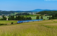 Krakonos na tle Karkonoszy